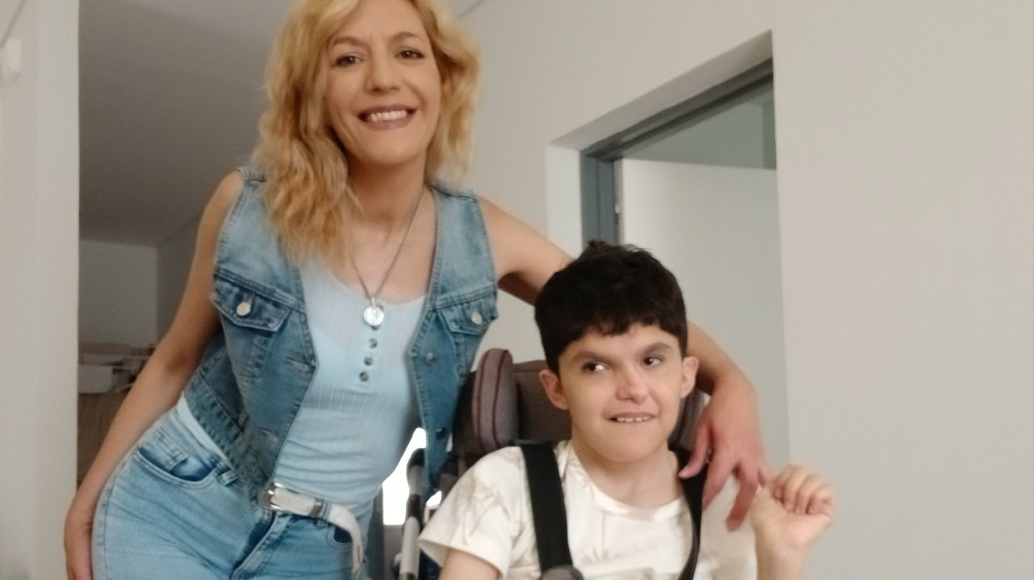 La lucha de Gaby: el chubutense de 15 años que desafía al Síndrome de CHARGE y necesita ayuda para sus huesos
