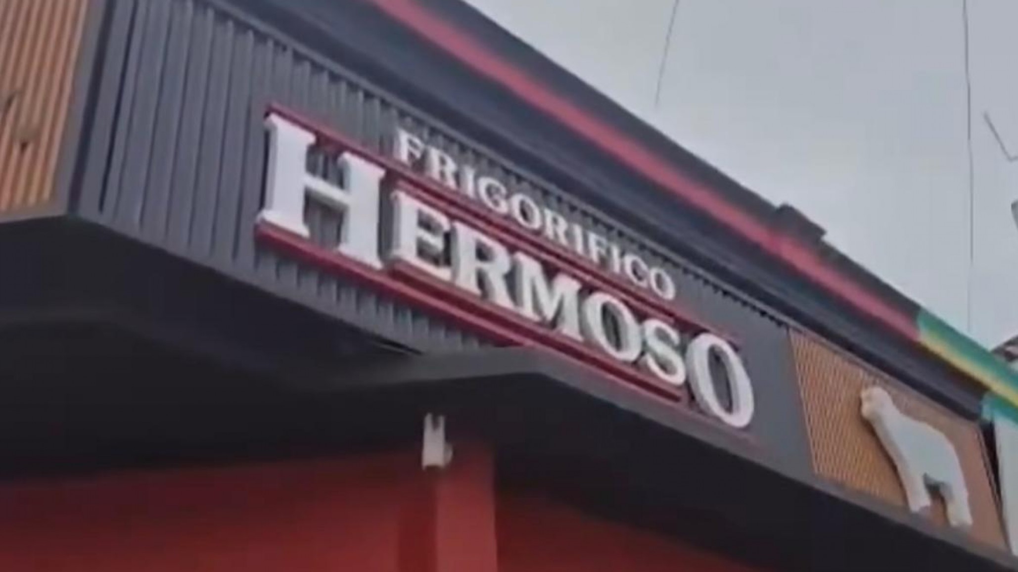 Frigorífico hermoso: otro comercio que cierra en pleno centro