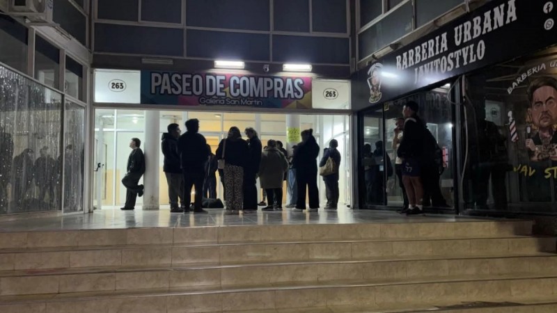 Comodoro: investigan robo y daños en galerías del centro tras ataques a varios locales