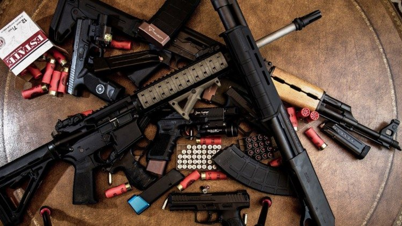 Ofrecen $5 millones de recompensa por ocho prófugos acusados de tráfico internacional de armas