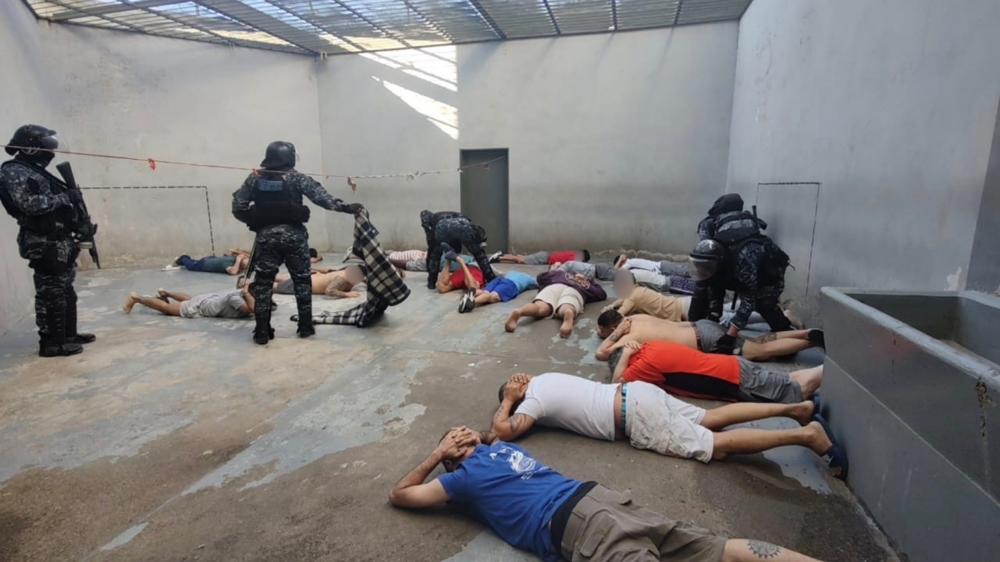 Realizaron una requisa en la Alcaidía Policial y hallaron drogas y celulares de última generación