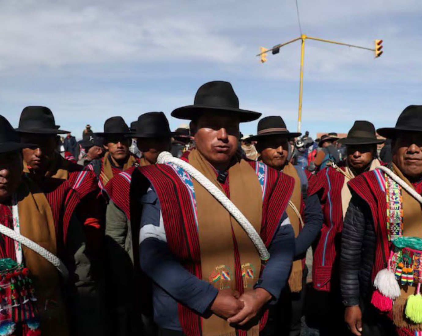 Quiénes son los "Ponchos Rojos", el movimiento aymara que impulsa protestas contra el gobierno boliviano
