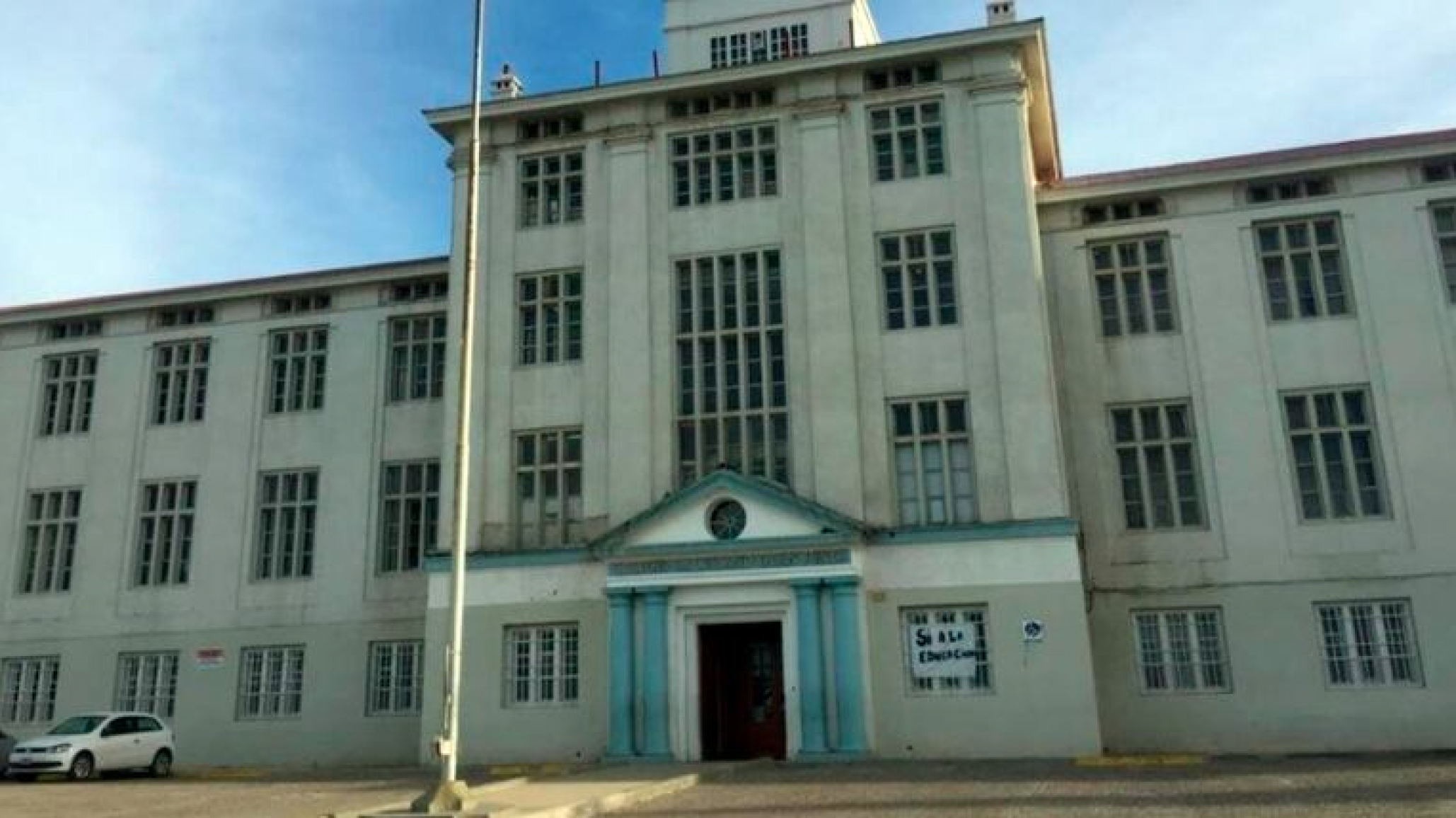 Realizarán un banderazo en el Colegio Dean Funes en apoyo al reclamo salarial docente