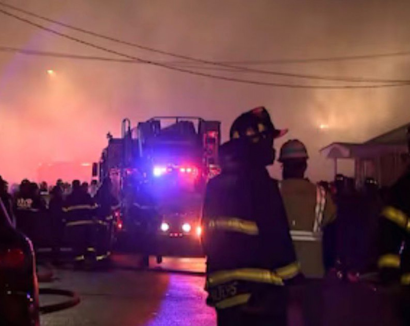 Un muerto y 36 heridos tras explosiones e incendio en un astillero de Nueva York
