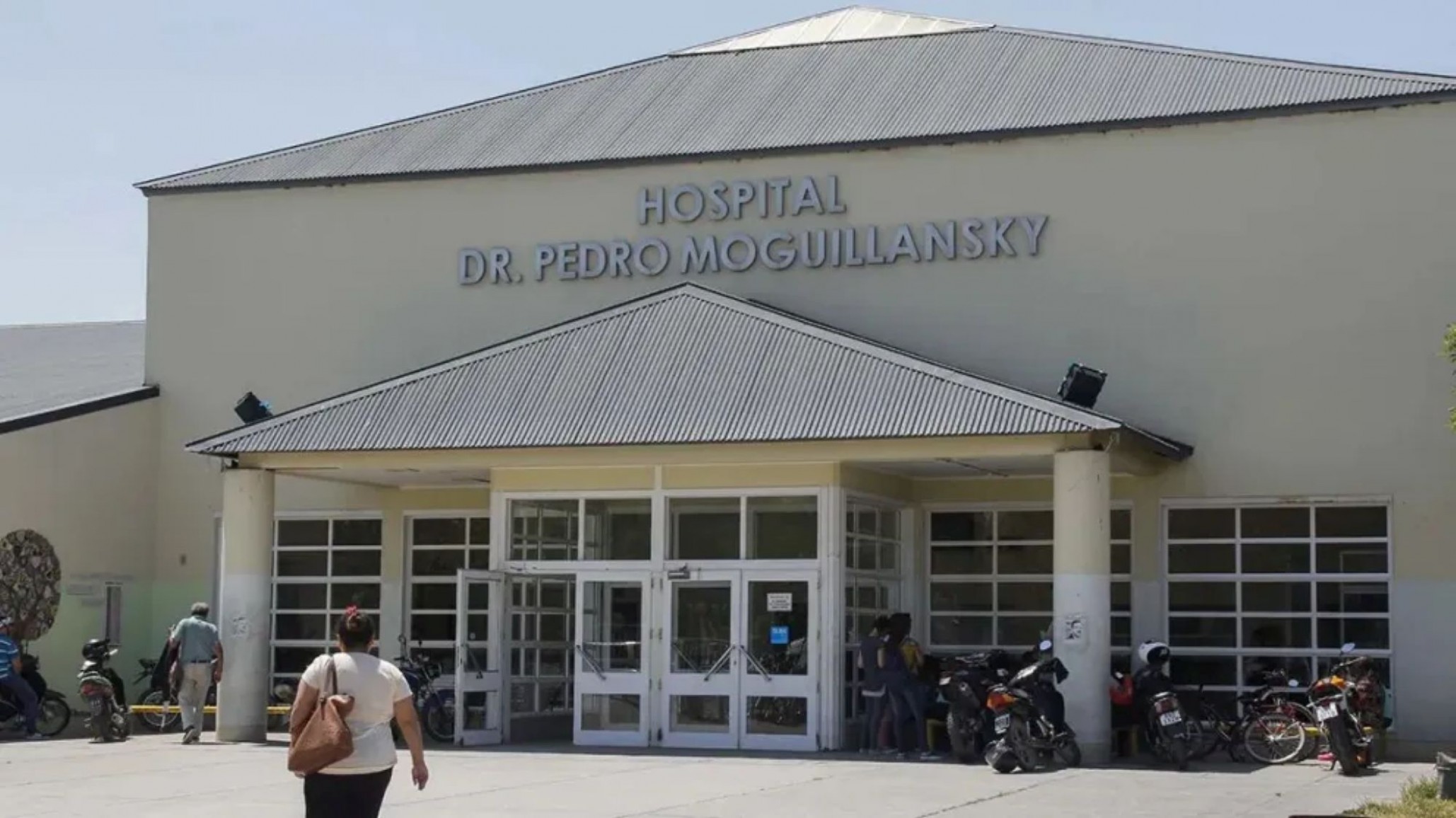 Caos en el Hospital de Cipolletti: incendio en ginecología, evacuación de recién nacidos y una pareja implicada