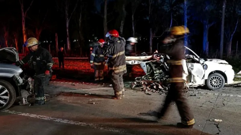 Tragedia en la Ruta 6: una familia de cinco integrantes falleció tras un violento choque en San Vicente