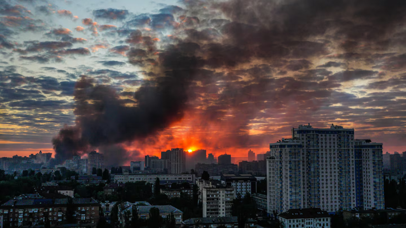 Rusia lanzó un ataque masivo con drones y un misil hipersónico sobre Kiev