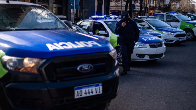 Horror: Discutió con su pareja, la atropelló y terminó detenido