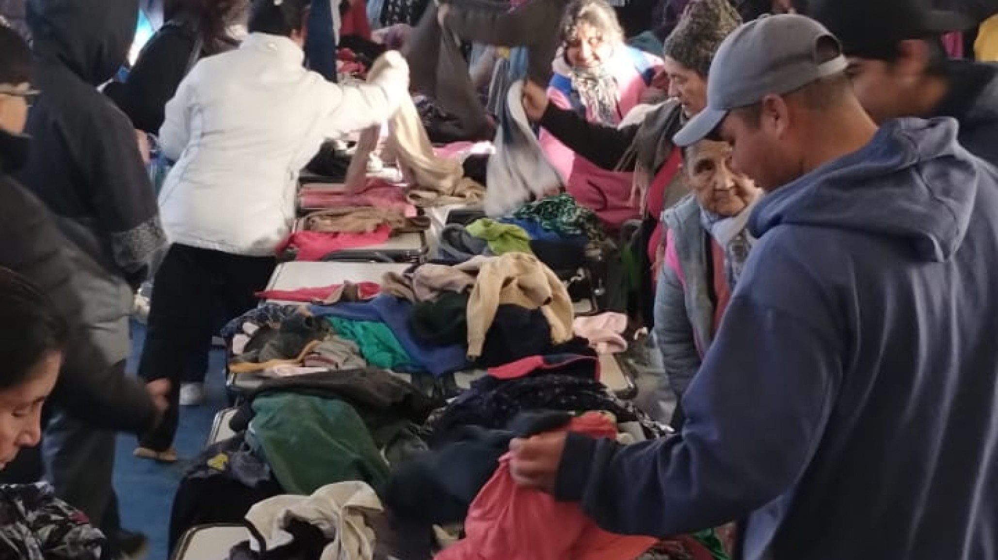 La CAI solidaria entregó donaciones en Gualjaina para asistir a familias rurales