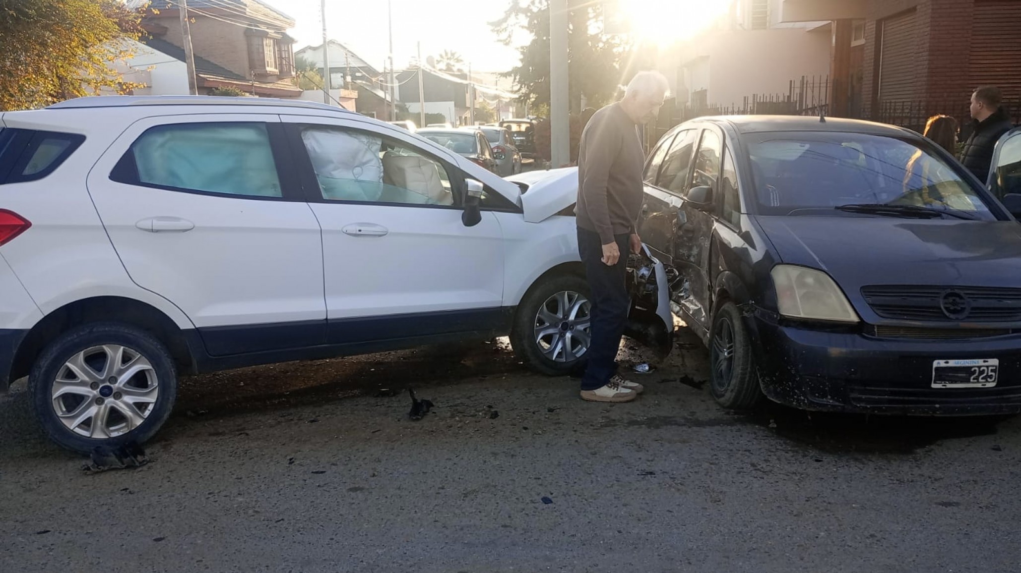 Choque en Av. Colonos Galeses y una mujer trasladada al Hospital Regional