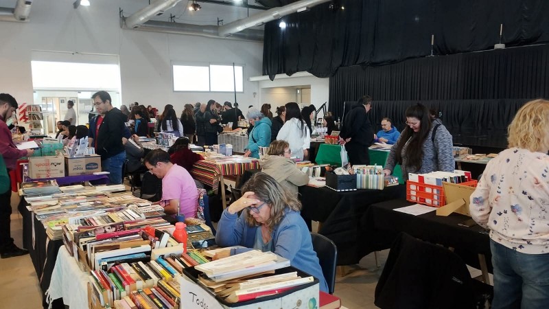 "Es un espacio necesario para quienes amamos la lectura": vuelve la feria del libro usado a Comodoro