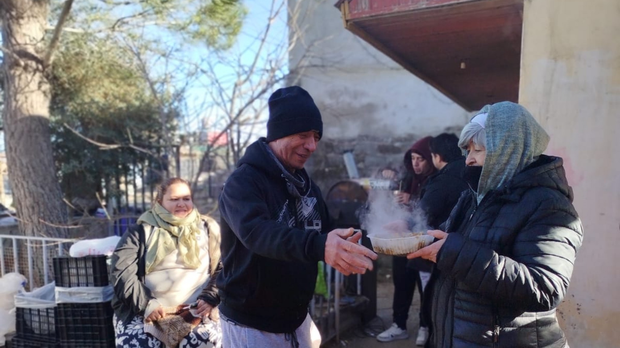 Preparan una nueva olla solidaria para asistir a familias durante el invierno