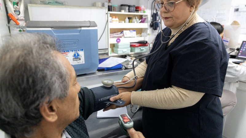 El tráiler de salud municipal inició su atención en el barrio Juan XXIII y permanecerá durante todo junio