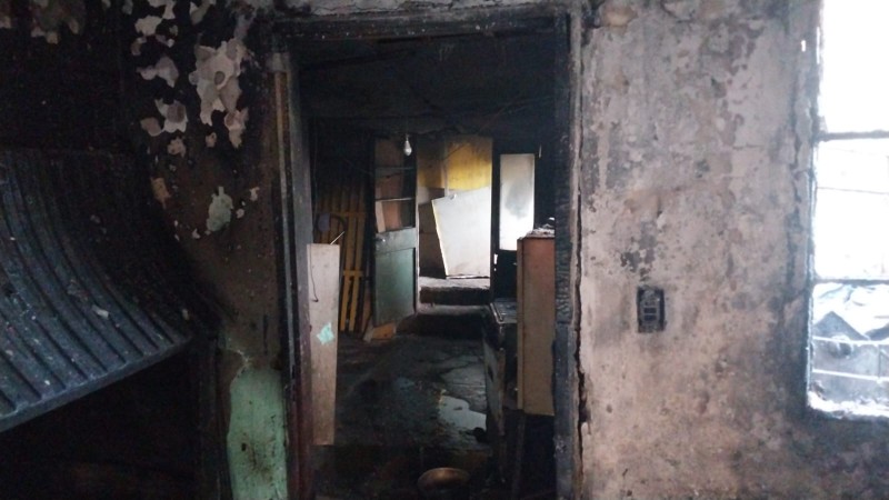Héroes en el barrio: quince vecinos salvaron a un abuelo tras incendiarse su casa en Comodoro