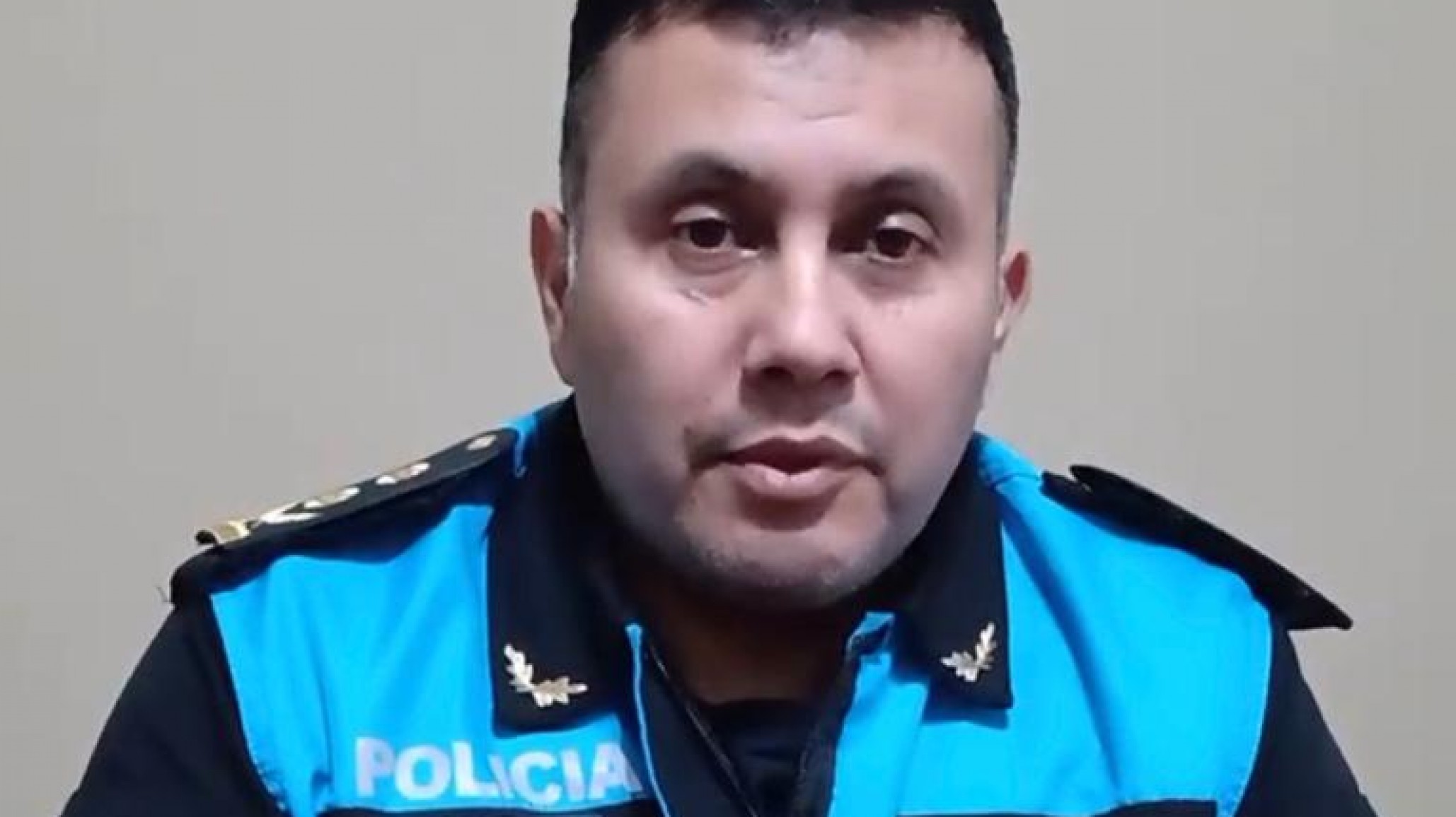 Disturbios en Supervisión de Escuelas: La Policía aseguró que intentaron tomar el edificio y que cuatro efectivos resultaron heridos