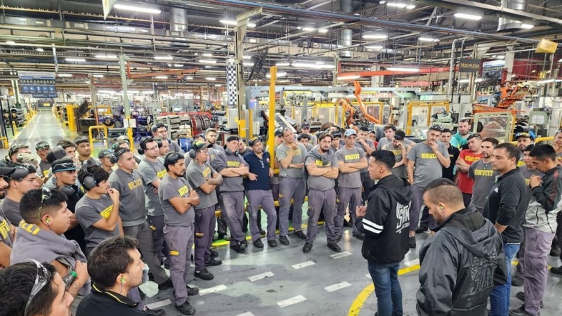 Crisis del neumático: Pirelli paraliza su planta y elimina los turnos de fin de semana