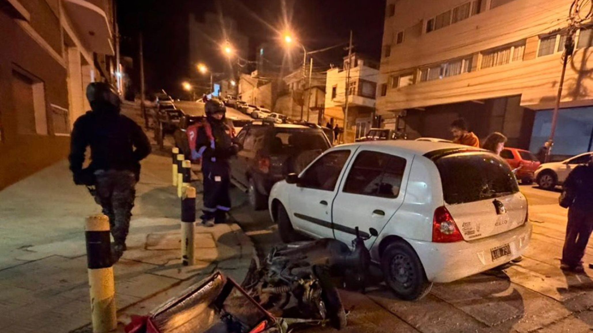 Motociclista salió despedido tras protagonizar un fuerte choque en pleno centro