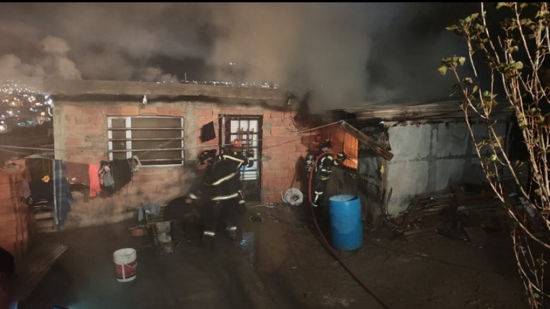 Comodoro: se incendió una vivienda y la dueña sospecha de su ex, a quien había denunciado por violencia de género