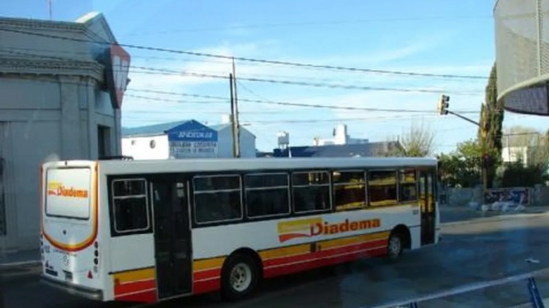 Paro total de colectivos: retención de servicios en Transporte Diadema por falta de pago
