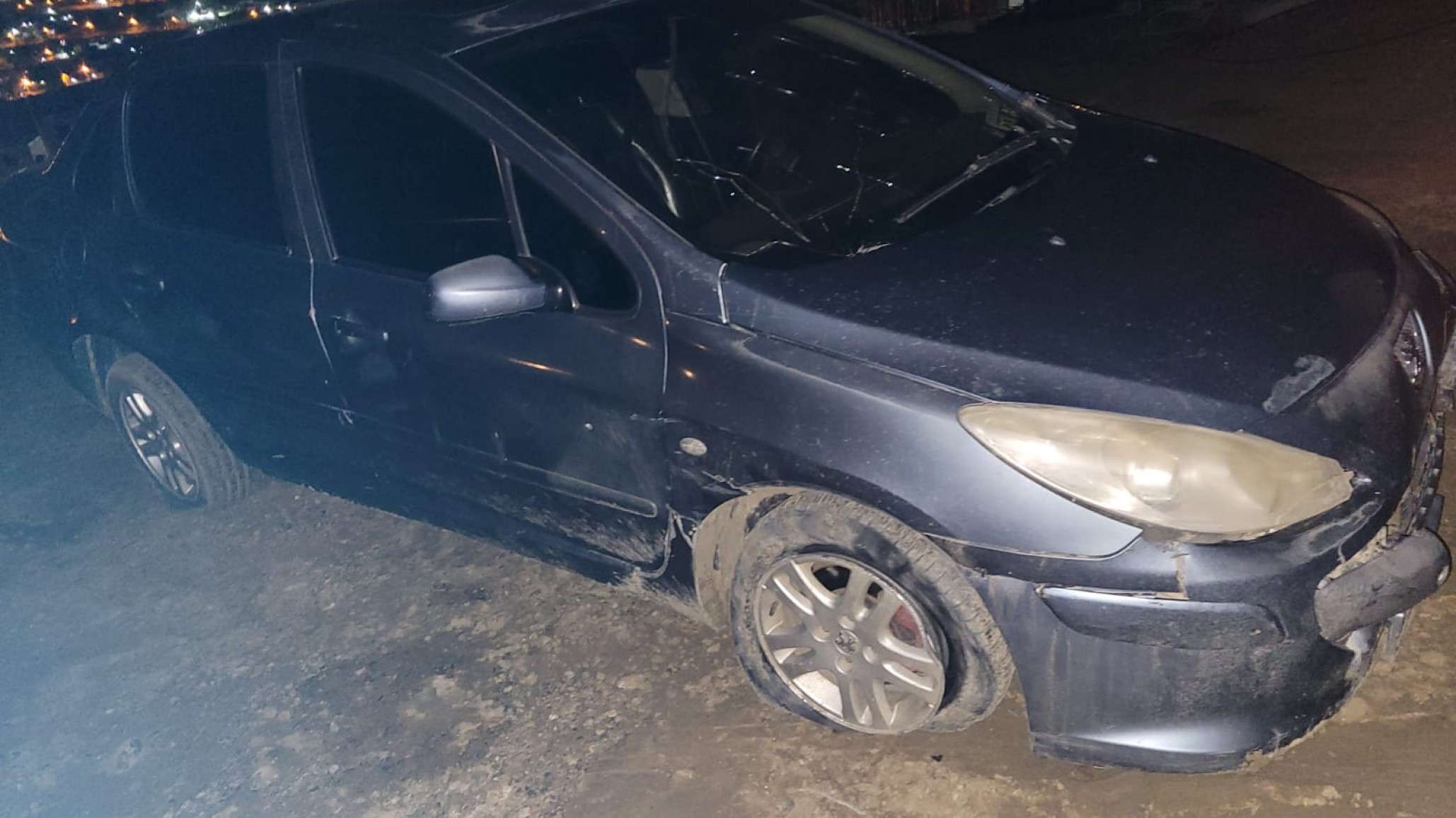 Conducía ebrio y escapó de un control policial: un familiar dejó inconsciente a un sargento