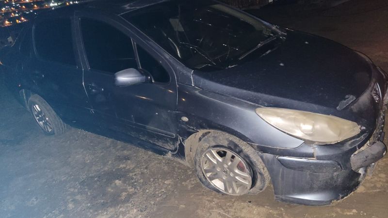 Conducía ebrio y escapó de un control policial: un familiar dejó inconsciente a un sargento