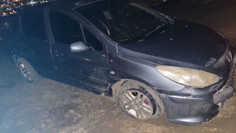 Conducía ebrio y escapó de un control policial: un familiar dejó inconsciente a un sargento