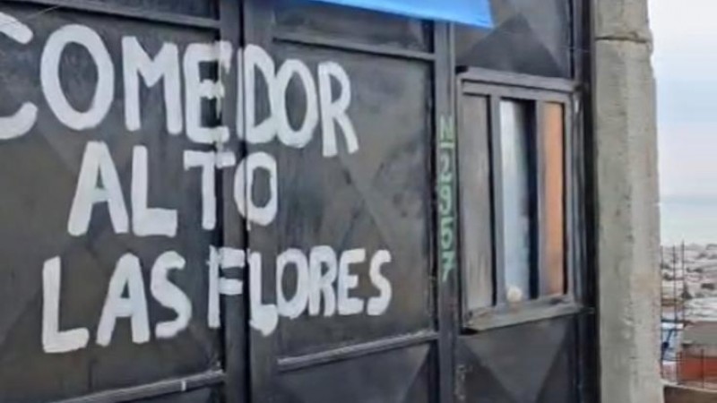 "Hay abuelos que hacen fila desde las 11 para asegurarse un plato de comida": la dramática situación de un comedor en Alto Las Flores