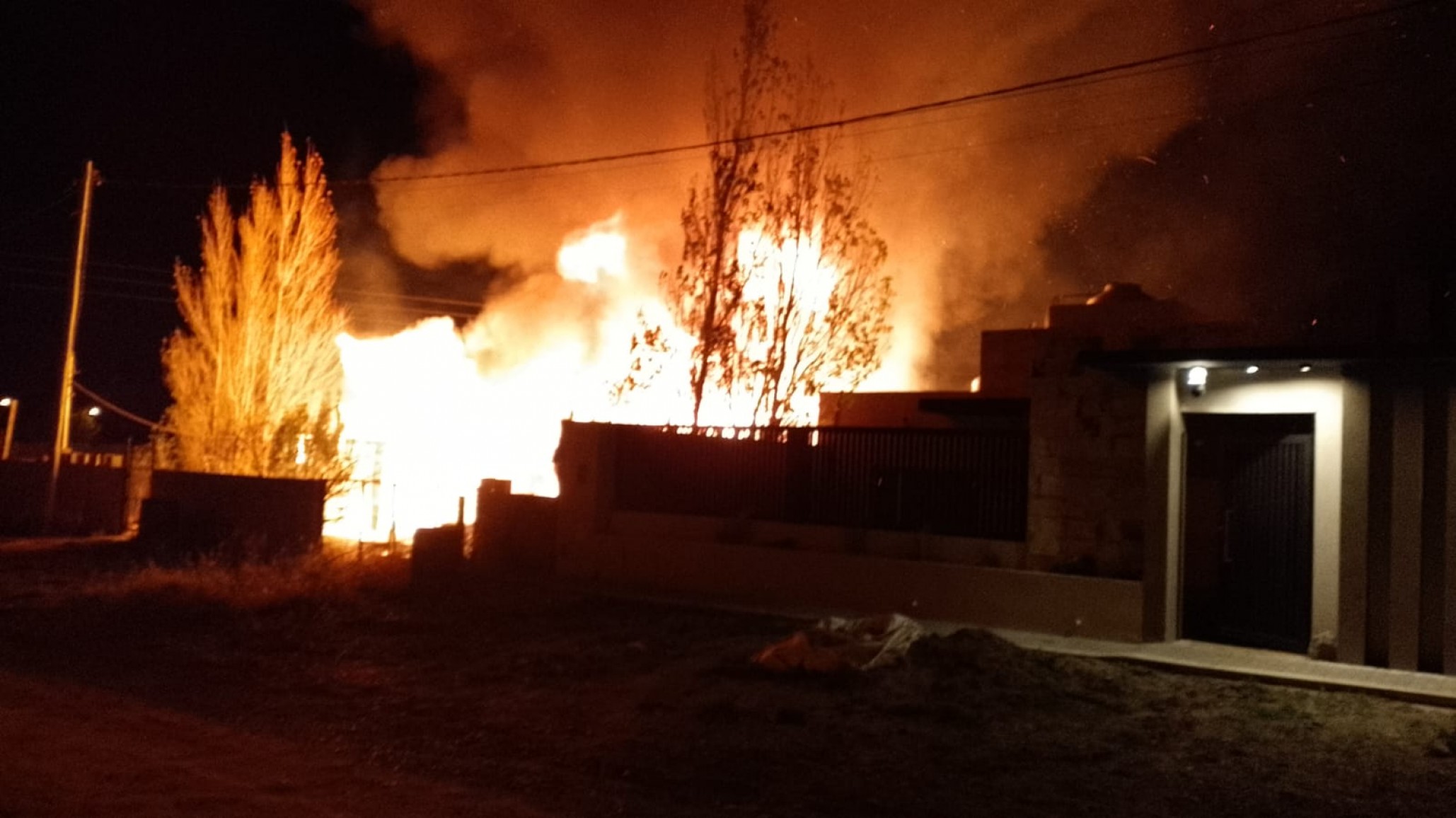 Una casa fue destruida por el fuego en Bella Vista Sur: la vivienda sufrió daños totales