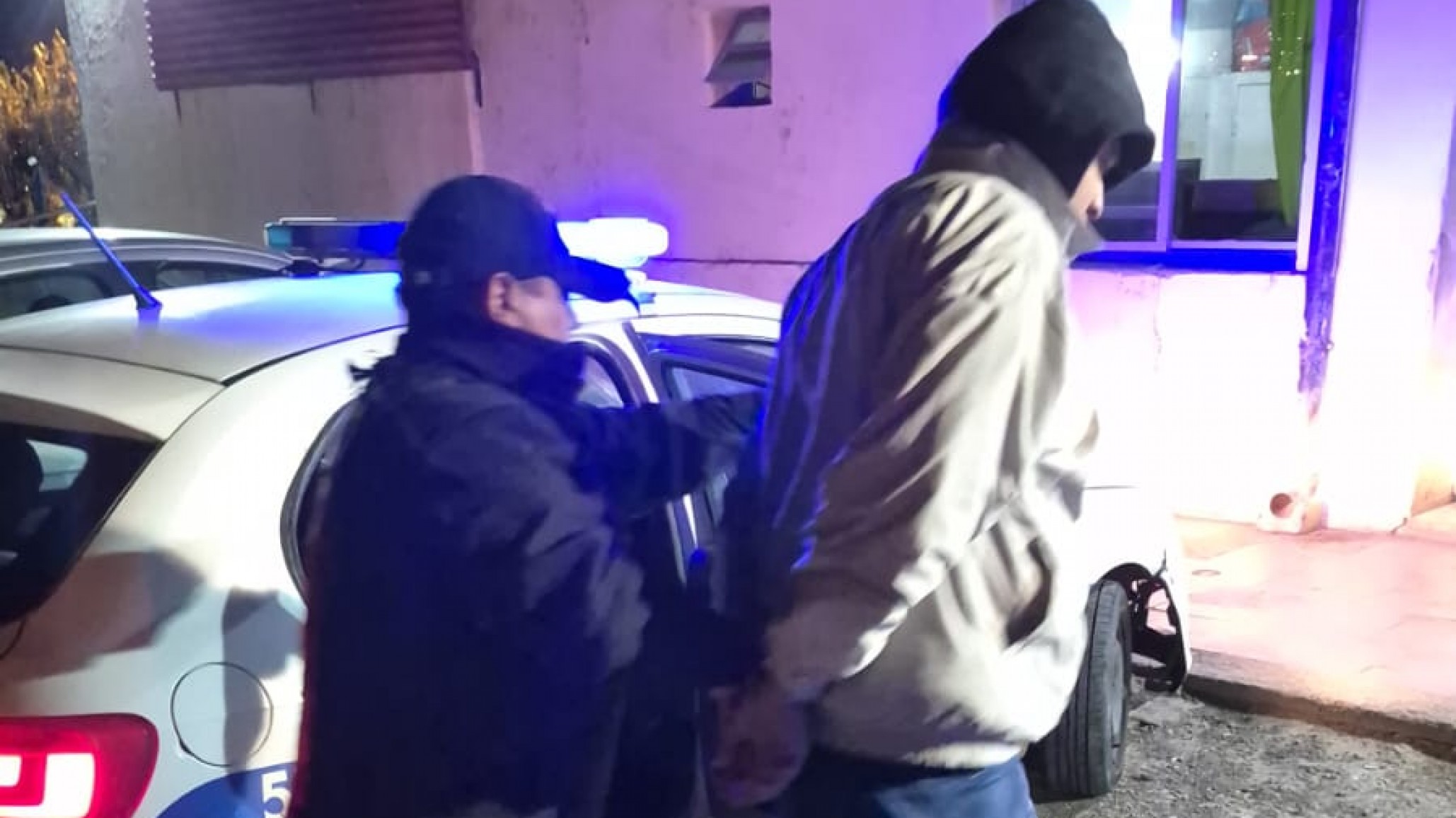 Detuvieron a un joven por violar una prohibición de acercamiento a su madre
