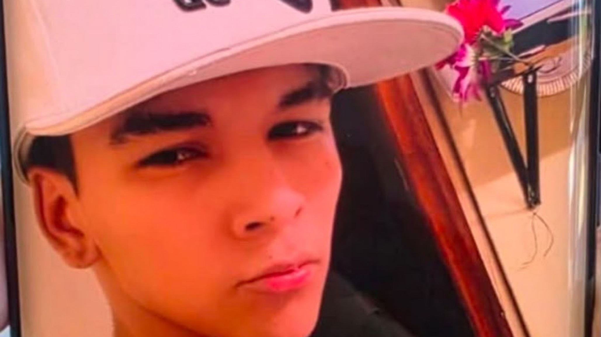 Buscan a un adolescente de 17 años que fue visto por última vez en el barrio José Fuchs
