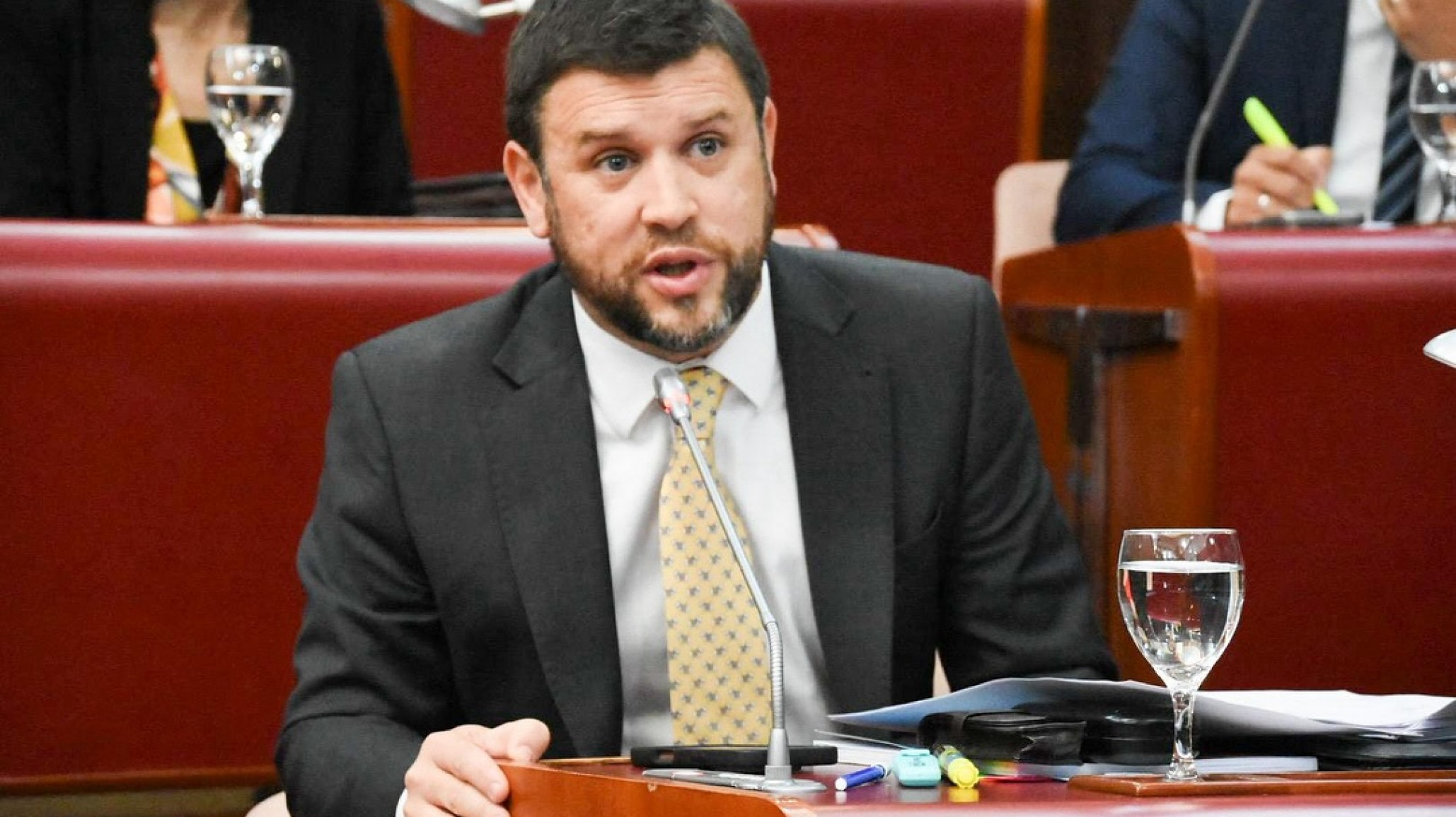 País explicó su proyecto de ley que quitará los celulares de las escuelas para mejorar el rendimiento académico