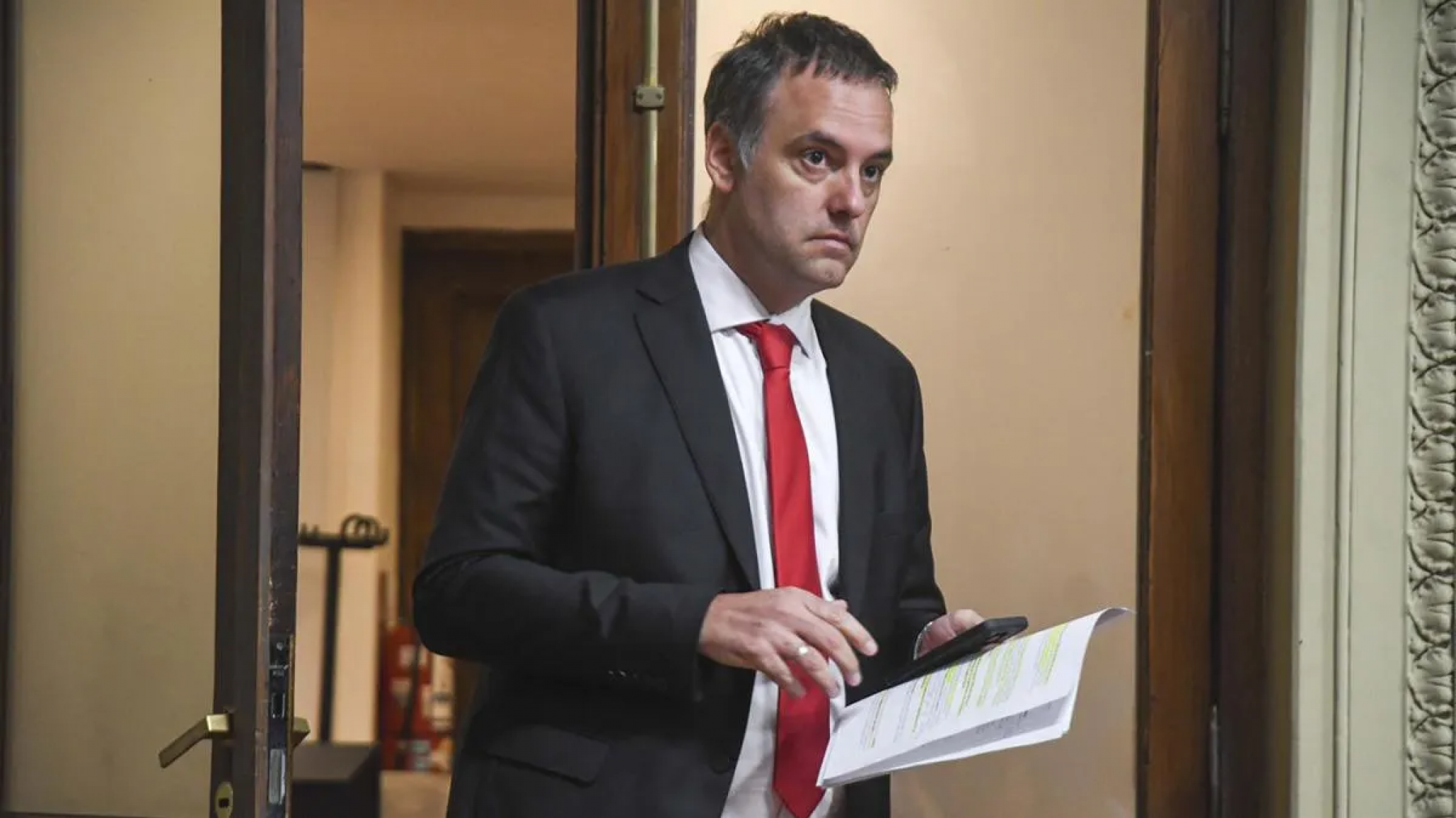 Denunciaron penalmente a Manuel Adorni por presuntas irregularidades en sus declaraciones juradas