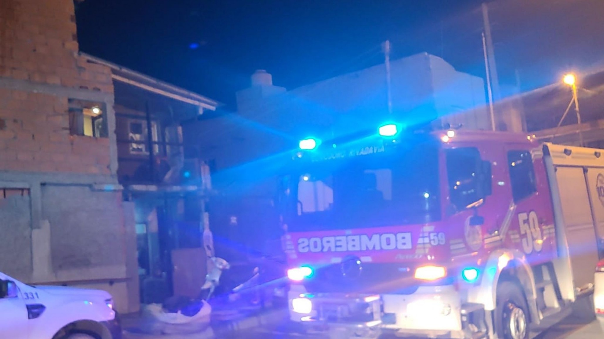 Incendio en Comodoro Rivadavia: una vivienda se prendió fuego mientras hacían un asado