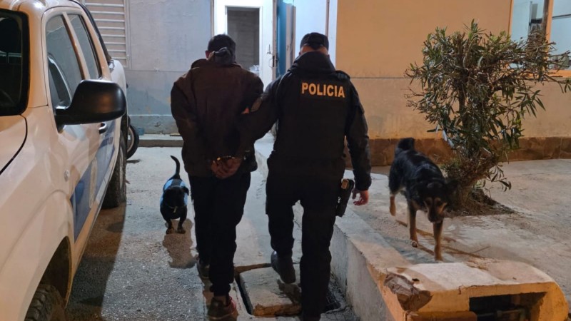 Comodoro Rivadavia: detuvieron a un hombre con pedido de captura vigente en un patrullaje nocturno