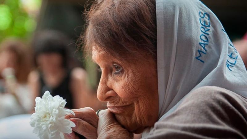 Murió Taty Almeida, presidenta de Madres de Plaza de Mayo, a los 95 años