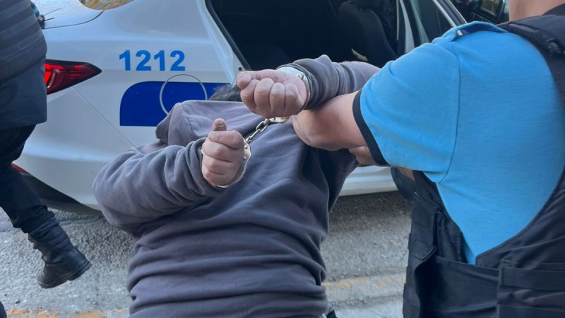 Brutal ataque en Comodoro: le rompió la cabeza de un piedrazo a un empleado de un supermercado