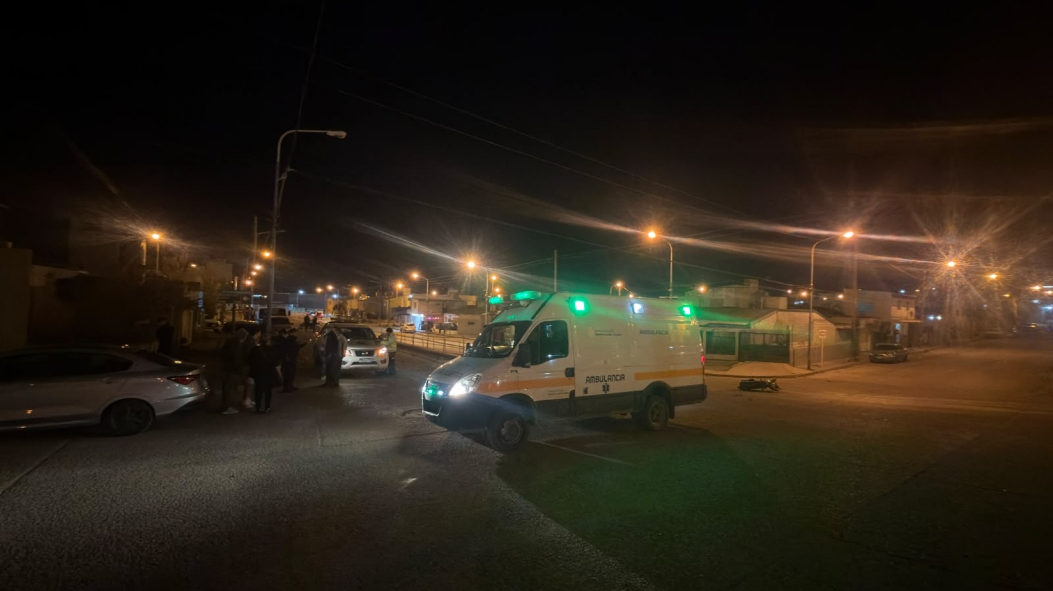 Motociclista terminó hospitalizado tras un choque y una embarazada de ocho meses sufrió una crisis nerviosa