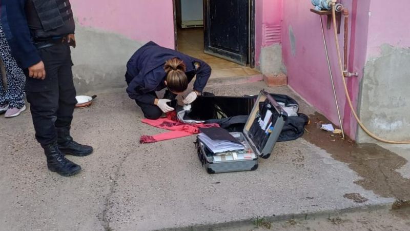 Comodoro: intentó asaltar a una jubilada, robó en otra casa y agredió a policías con golpes y escupidas