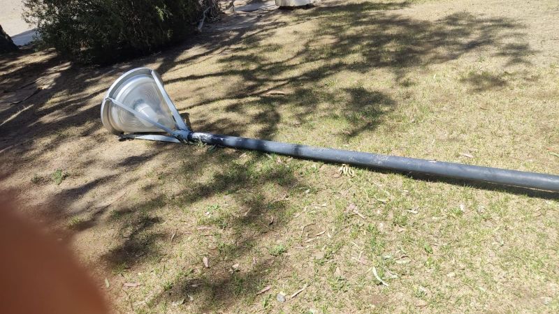 Preocupa el vandalismo en espacios públicos: denuncian robos de cables, daños en plazas y destrucción de luminarias