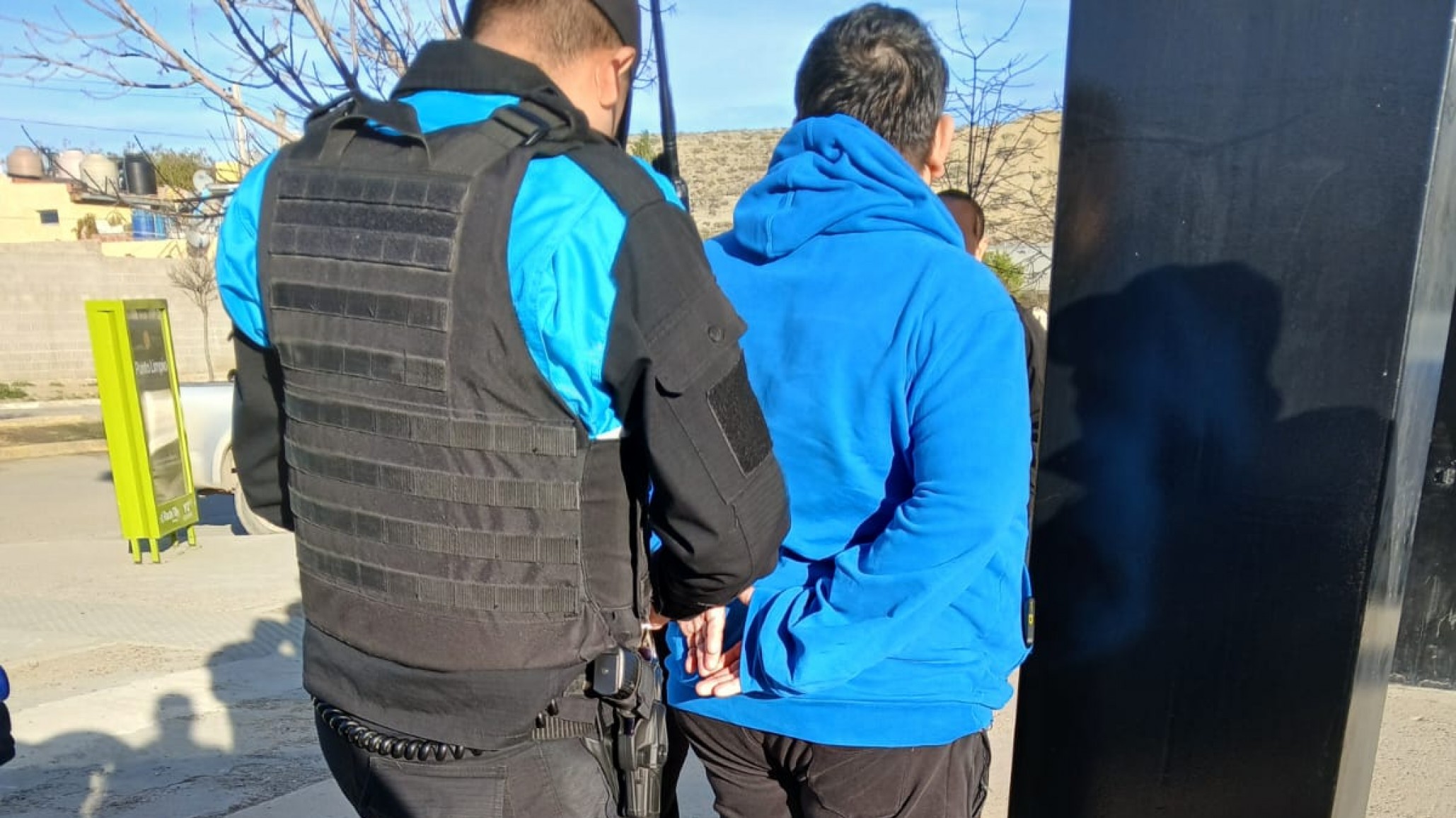 Un empleado de un supermercado fue sorprendido con más de $240 mil en mercadería sin pagar