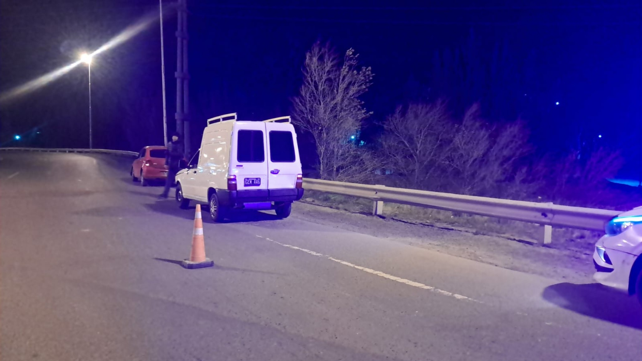Choque en una rotonda de Rada Tilly: dos vehículos colisionaron