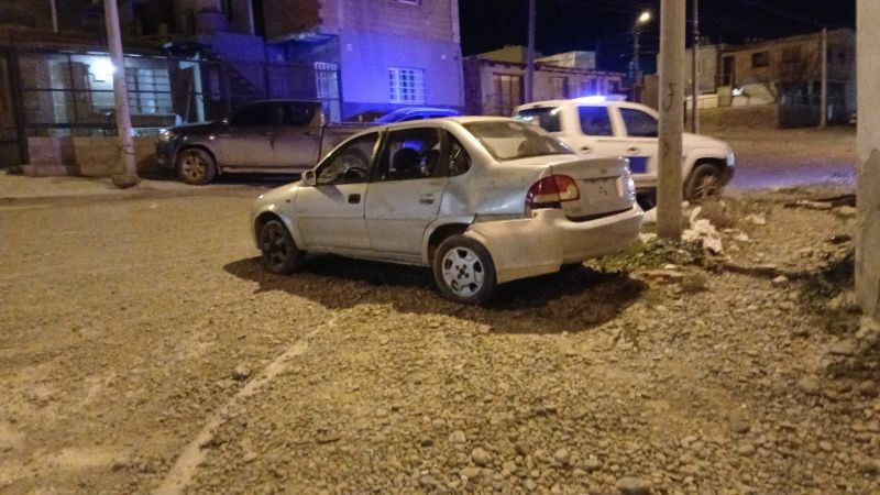 Un auto y una camioneta chocaron en Máximo Abásolo