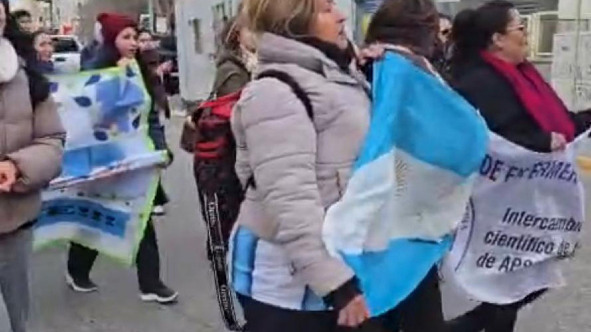 Enfermeros marcharon contra el proyecto de Técnicos en Emergencias Médicas