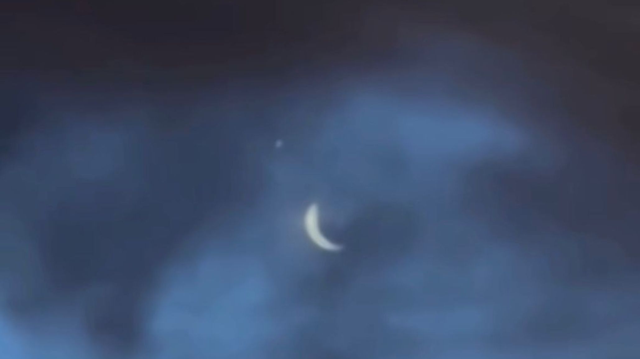El "beso cósmico" entre la Luna y Venus también sorprendió en el cielo de Comodoro