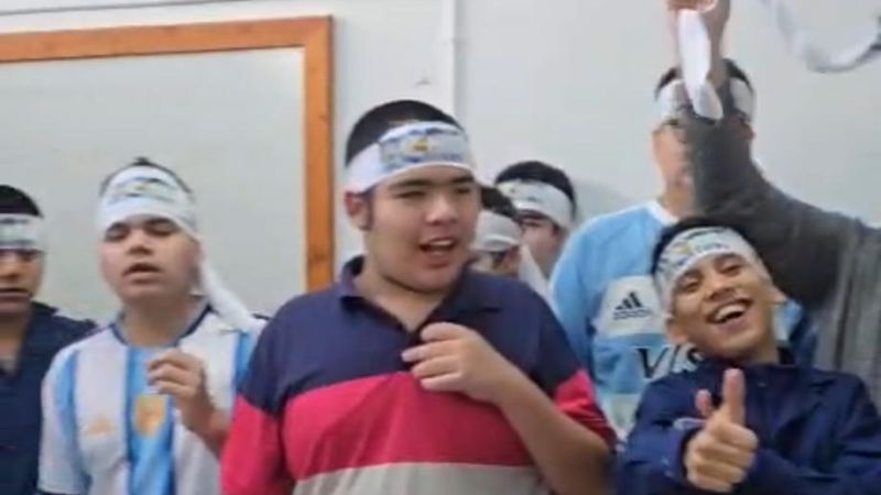 Estudiantes de la Escuela 521 elaboran productos sublimados y reciben pedidos de la comunidad