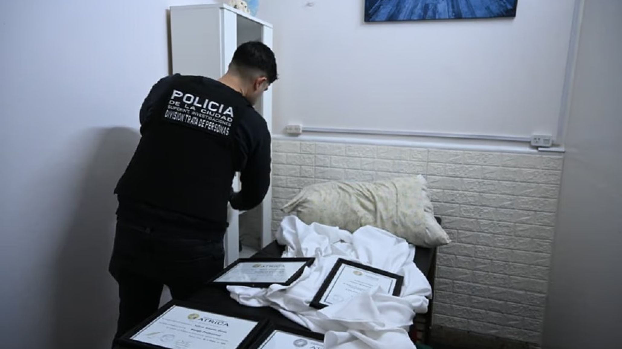 Desmantelan un falso centro de masajes: rescataron a diez mujeres víctimas de explotación sexual