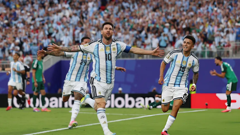 Dos vecinales de Comodoro se preparan para vivir el partido de Argentina con propuestas para toda la familia