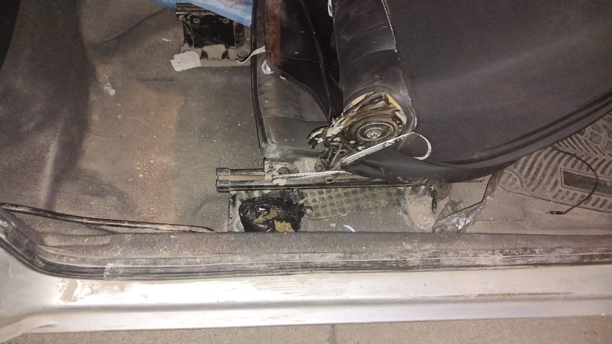 Los pararon en un control policial y descubrieron que llevaban marihuana en el auto