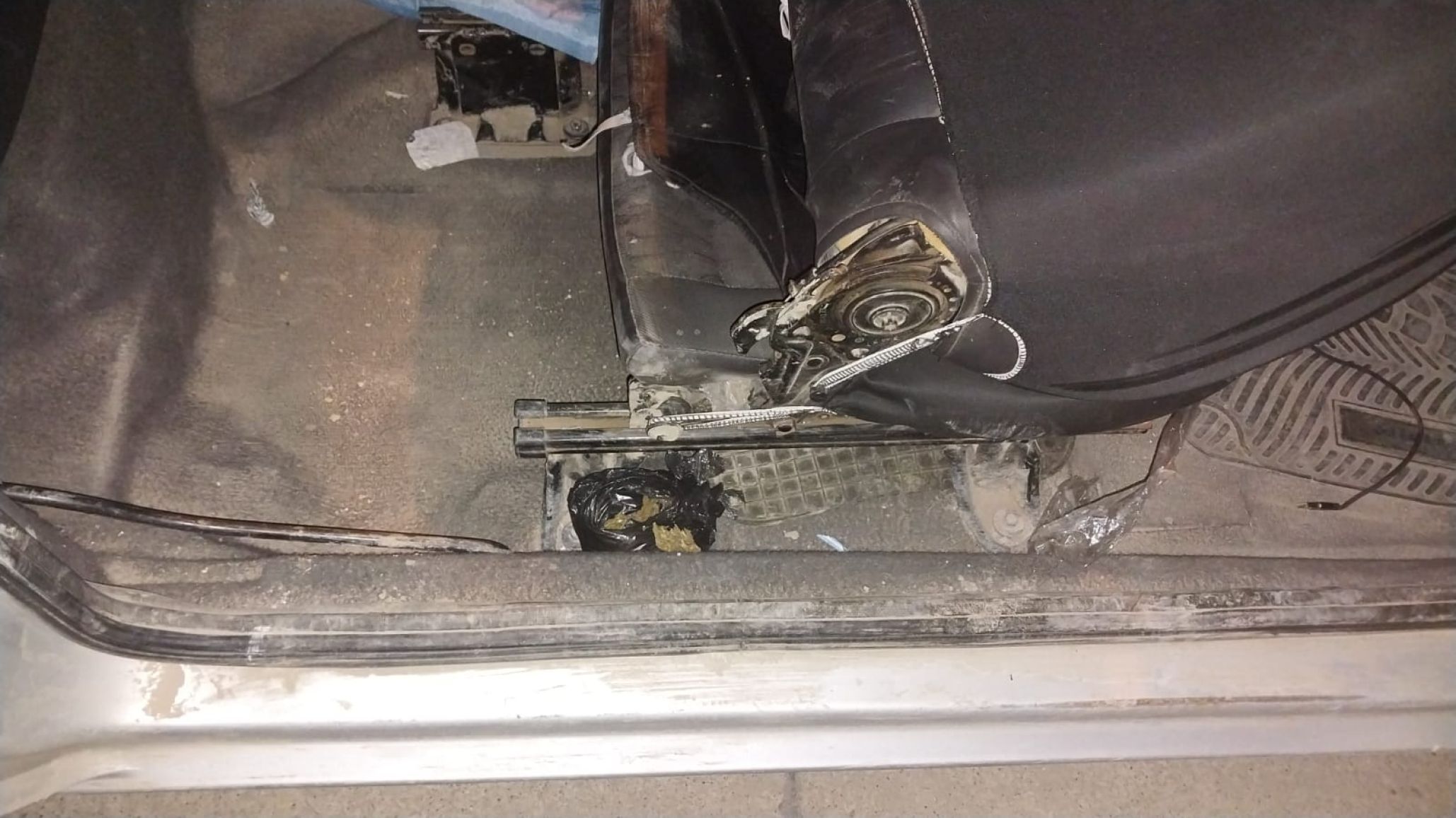 Los pararon en un control policial y descubrieron que llevaban marihuana en el auto