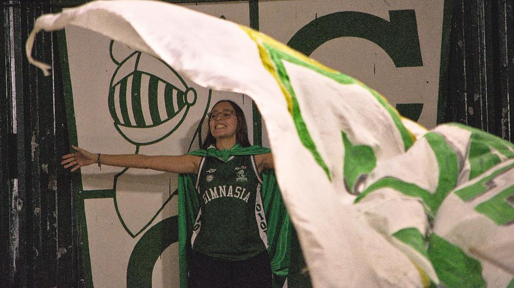 "Gimnasia es mi casa": la historia de una hincha que llegó al Socios Fundadores siete horas antes de la final